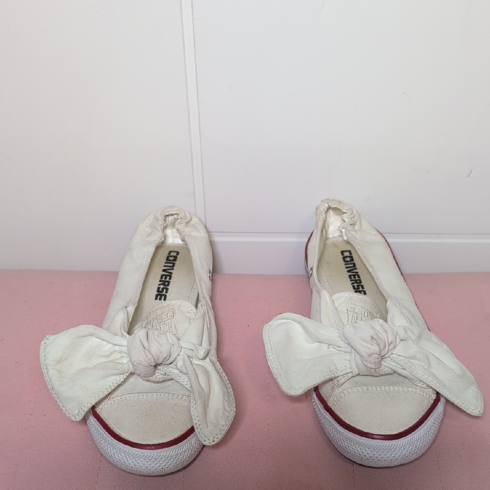 💥3/65$💥 Converse White Canvas Sneakers with Bow Detail